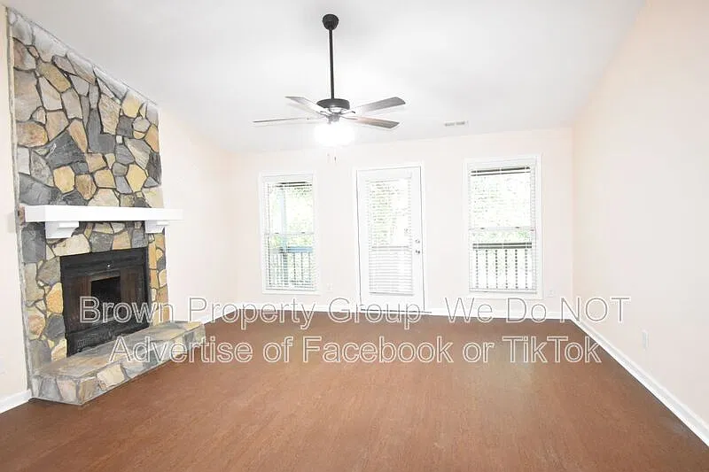 2 bed, 2.0 bath, 1050 sqft, $1,100 — Photo 2