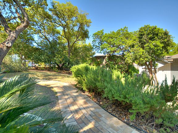 2nd image of 4707 Crestway Dr