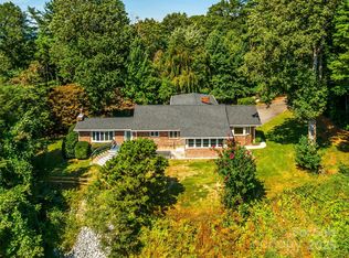 140 Matthew Dr, Hendersonville, NC 28739