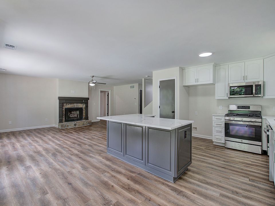 1st image of 4100 Chanticleer Dr NW