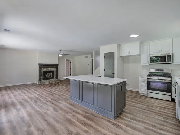 4100 Chanticleer Dr NW, Kennesaw, GA 30152