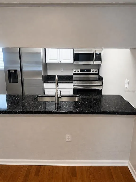 2 bed, 1.5 bath, 930 sqft, $1,400 — Photo 4