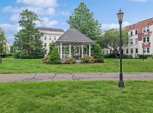 140 Woodside Grn APT 2B, Stamford, CT 06905