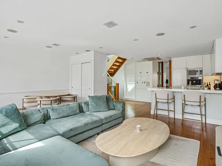 221 W 13th St #PENTHOUSE — Photo 4