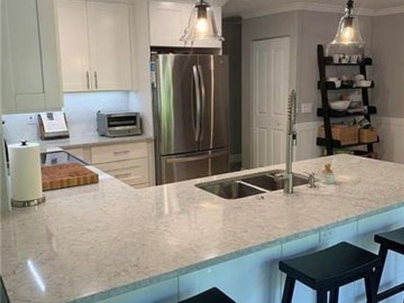 3rd image of 2375 NW 31st St