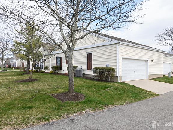 4th image of 467 Bluebird Dr