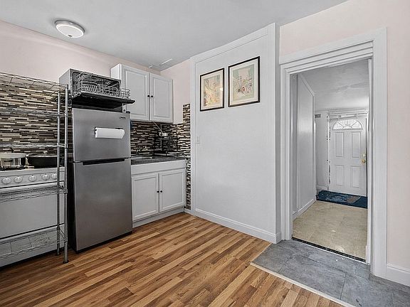 5th image of 287 23rd St