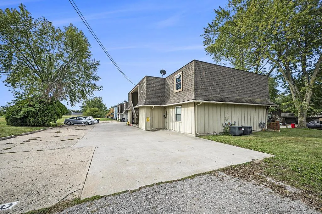 3800 SW 8th St. Terrace — Photo 3
