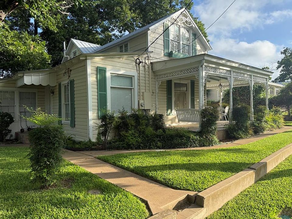 1st image of 208 S Crockett St