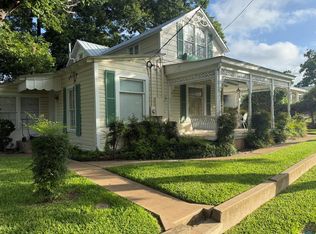 208 S Crockett St, Fredericksburg, TX 78624