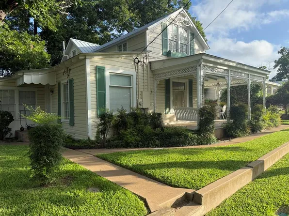 208 S Crockett St, Fredericksburg, TX 78624