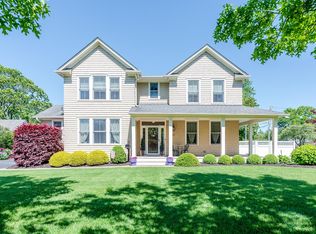 307 Greene Ave, Sayville, NY 11782