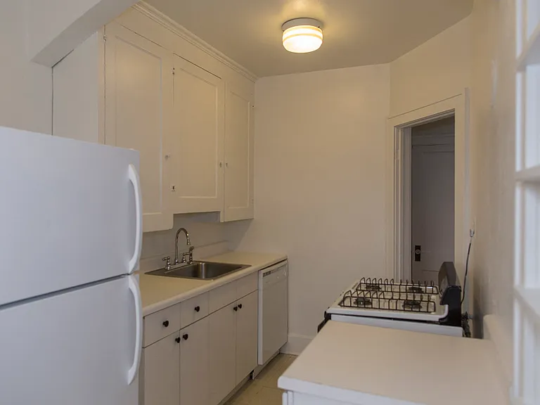 Corona Court Apartments — Photo 21