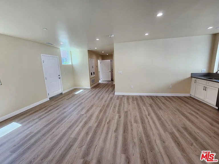 2726 S Cochran Ave #101 — Photo 7