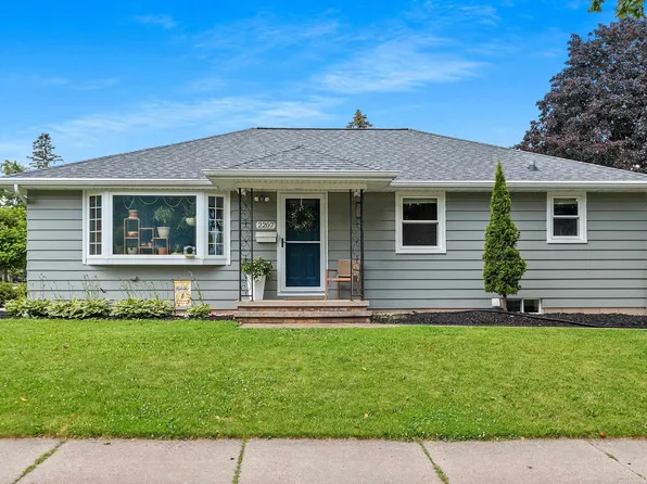 2207 S Greenview St, Appleton, WI 54915