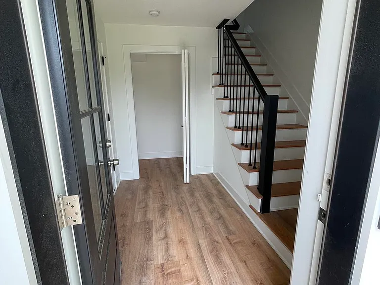 303 Forman Ave — Photo 2