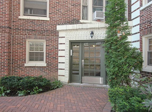 5th image of 437 N Lombard Ave APT 1