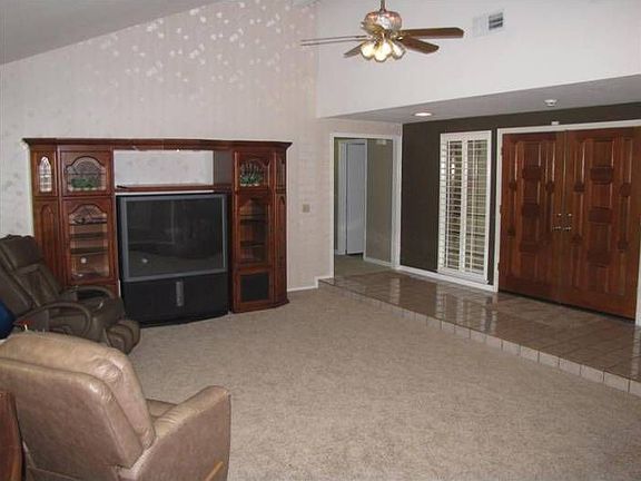 2nd image of 1411 Hillside Ln