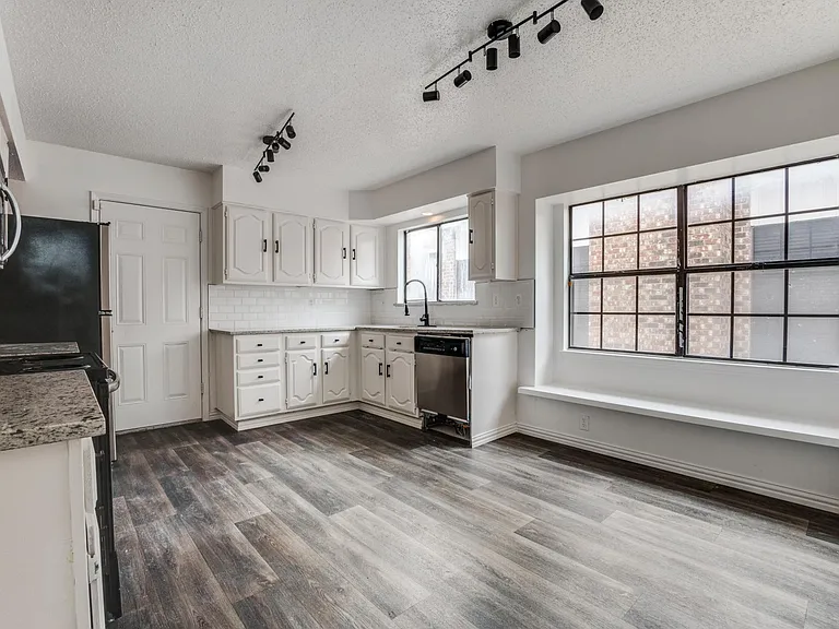 434 Wellington Dr — Photo 16