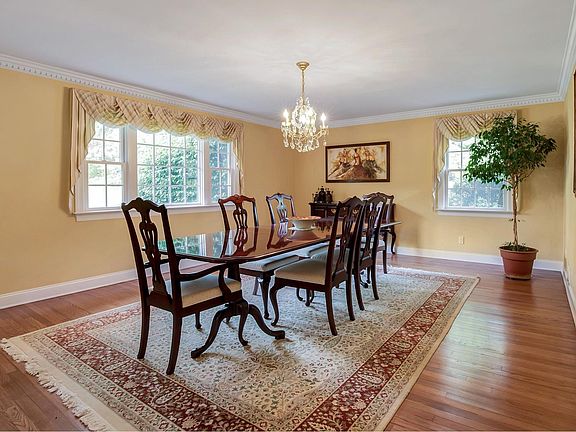 5th image of 90 Gristmill Ln