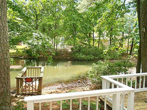 3rd image of 1304 Linkhorn Cir