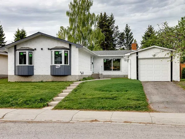 3394 N Breton Close NW, Calgary, AB T2L 1X4