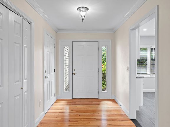 2nd image of 802 Heritage Hls