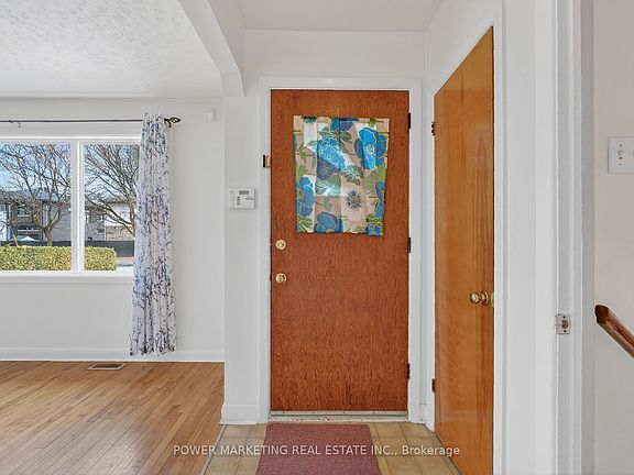 4th image of 944 Eve St