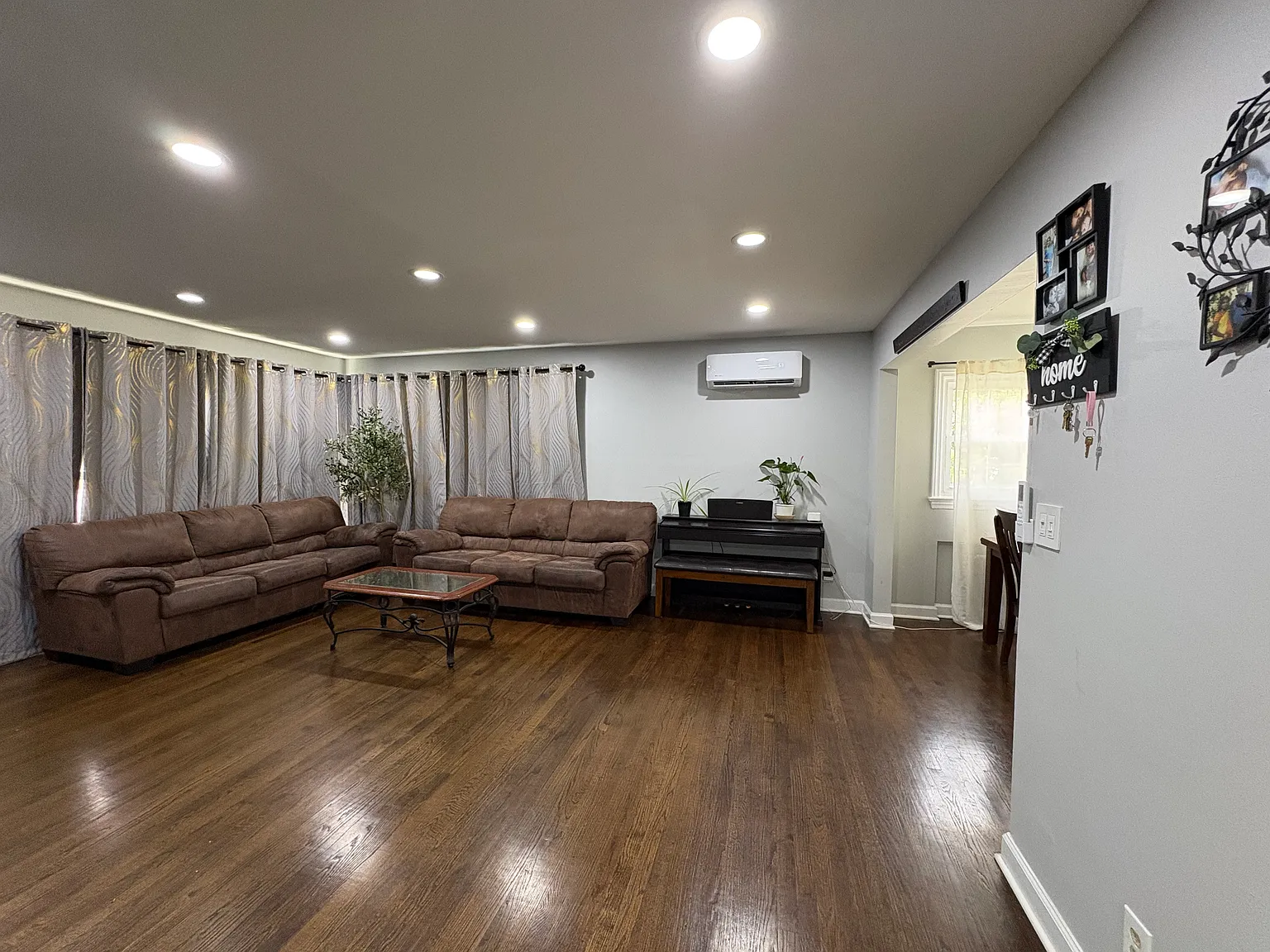 2 bed, 900 sqft, $3,500 — Photo 2