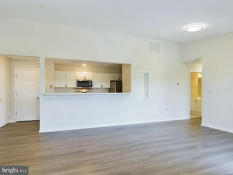 302 Baughmans Ln #M — Photo 10
