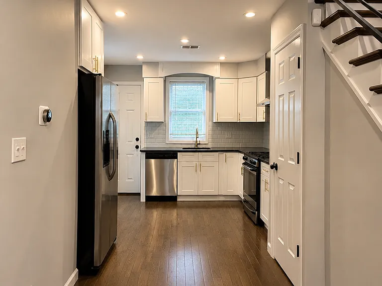 2134 Wharton St — Photo 9