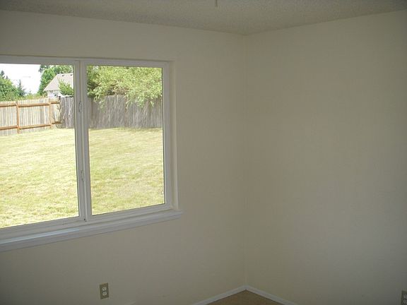 5th image of 206 McKenzie Ct SW