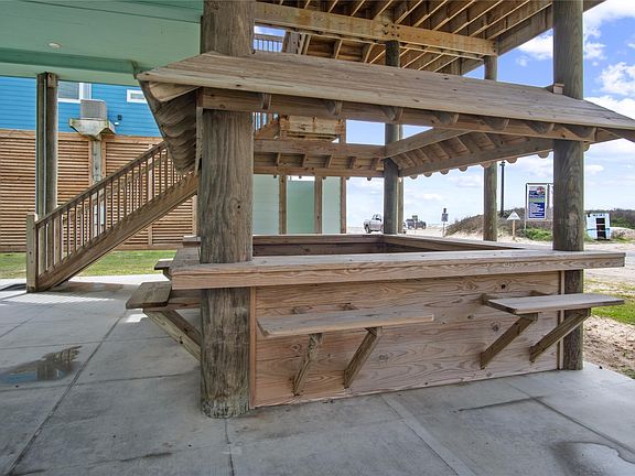 5th image of 812 S Crystal Beach Rd