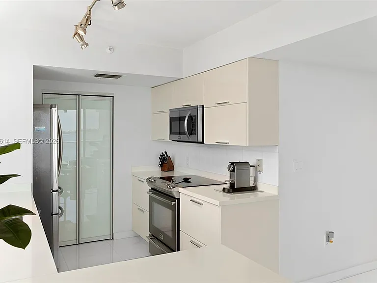 800 Claughton Island Dr #505 — Photo 12
