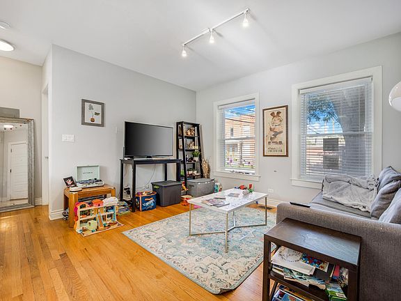 5th image of 3608 N Oakley Ave #2