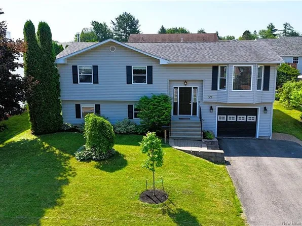 37 Lansdown Ave, Oromocto, NB E2V 4J7