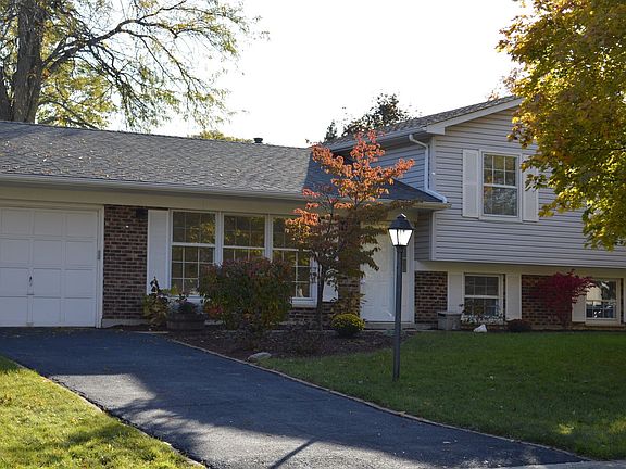 3rd image of 475 Andrew Ln