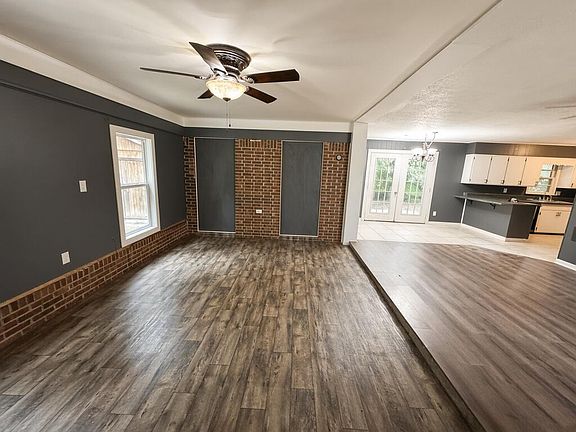 3rd image of 154 Berry St
