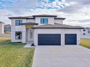 20909 Monroe Cir, Elkhorn, NE 68022