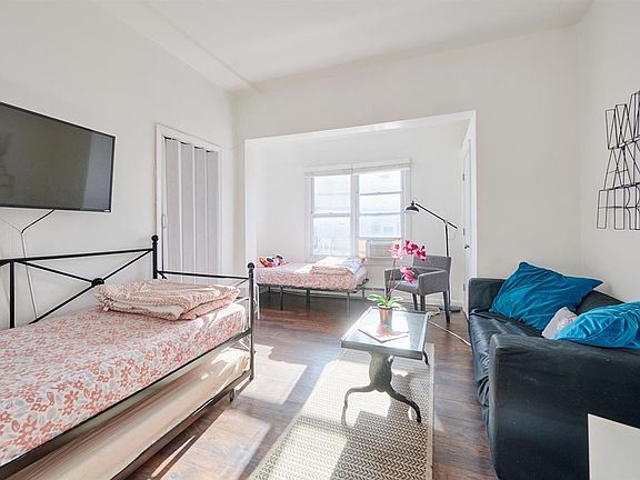 4th image of 62 Jewett Ave #3
