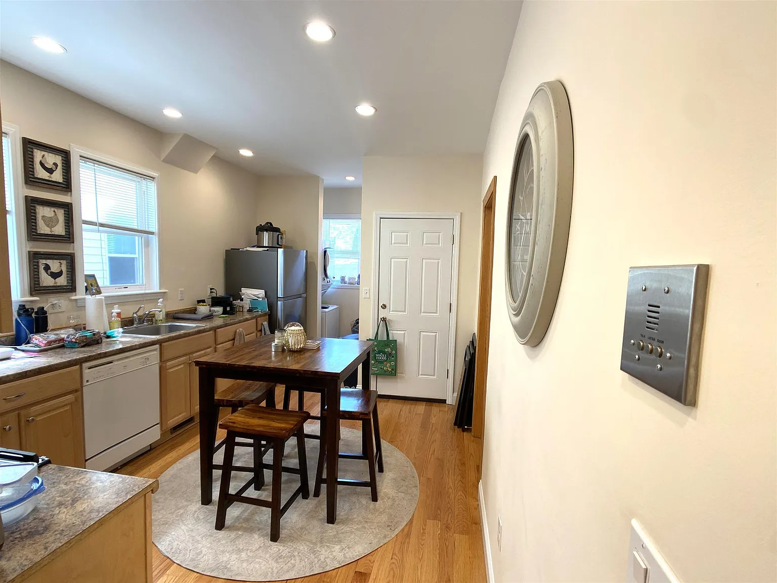 2 bed, 775 sqft, $3,000 — Photo 4
