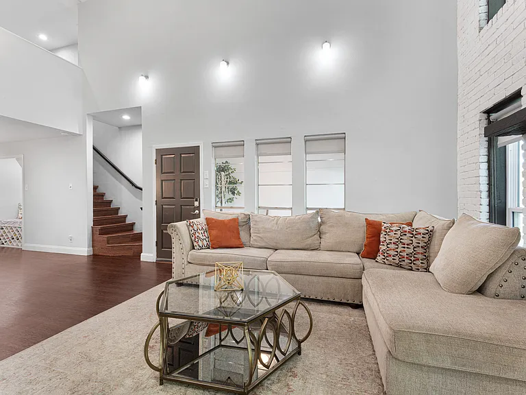 2907 Country Place Ct — Photo 3