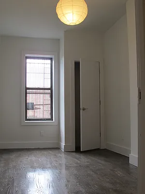 Rented by EXR | media 9