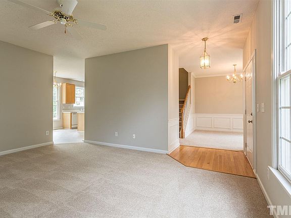 3rd image of 807 Clearview Ln