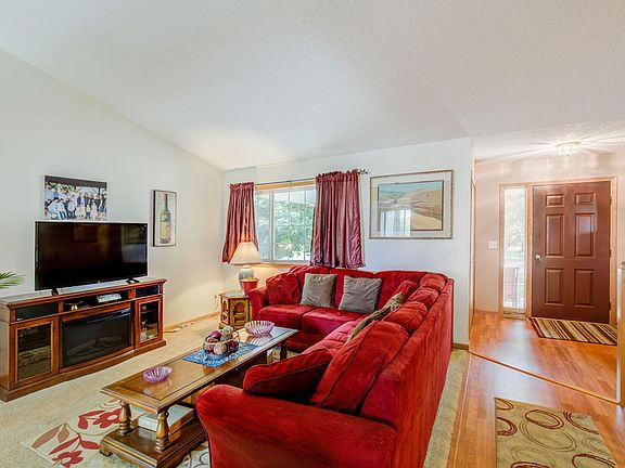2nd image of 775 Isabella Ave