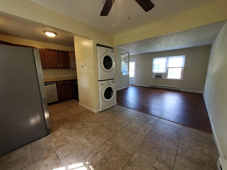 422 Viscose Ave #3 — Photo 4