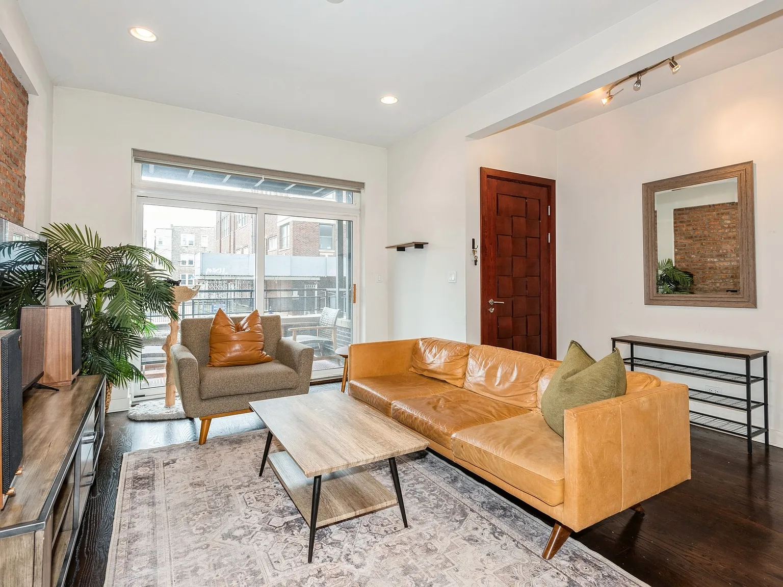 3 bed, 2.5 bath, $4,000 — Photo 2