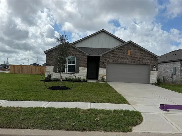 2821 Zircon Dr, Texas City, TX 77591
