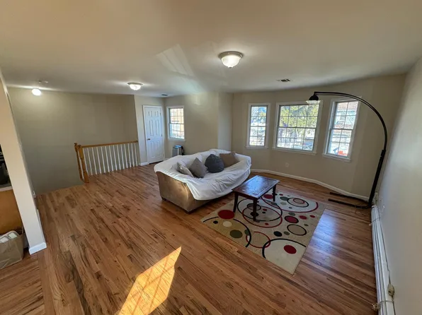 38 Van Siclen Ave Floor 2, Floral Park, NY 11001