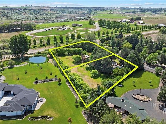 2nd image of 215 Willow Ln